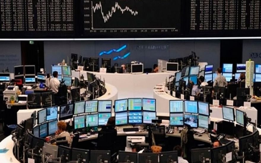 Cayeron las acciones argentinas y subió el dólar oficial