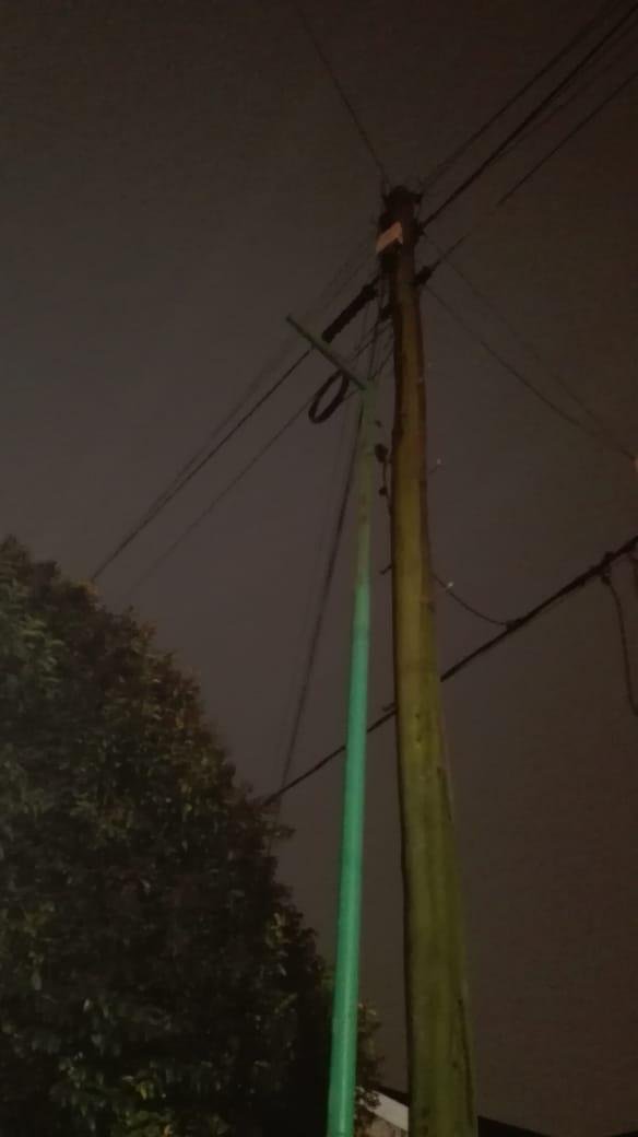 Todo a oscuras: en dos barrios se robaron las luminarias