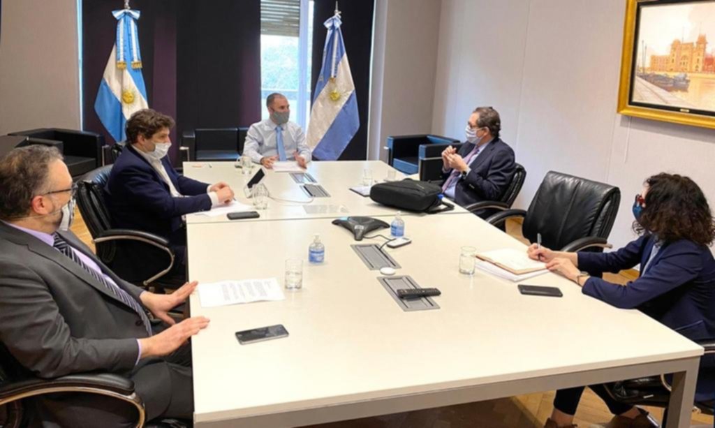 Ratifican la última oferta a los bonistas y negociarán con el Fondo Monetario