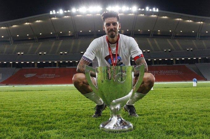 Sosa levantó la Copa y el Pincha espera su regreso