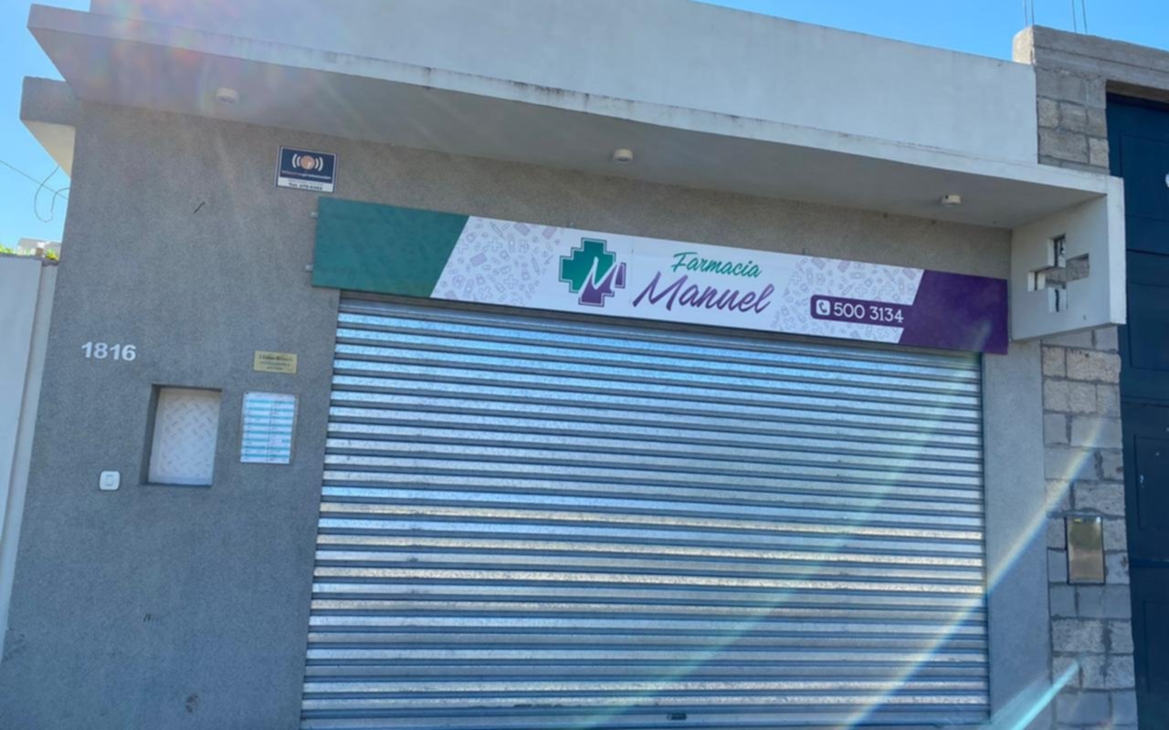 Con la calle sin iluminación, aprovecharon para robar por segunda vez una farmacia de Los Hornos