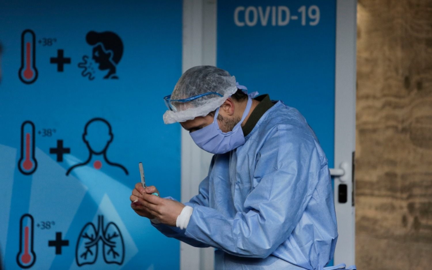 Los números más altos del coronavirus en el país: 6.377 nuevos casos y 153 muertes