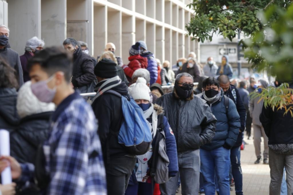 Jornada de pagos y un infierno “bajo cero” frente a los bancos