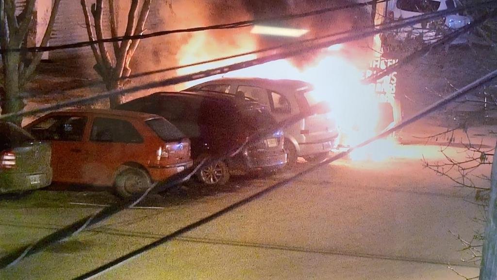 Otro capítulo violento en la eterna interna de la UOCRA: dañaron autos en YPF