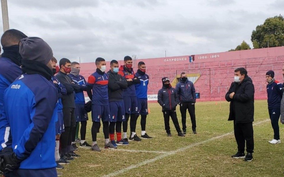 Caruso Lombardi a un histórico club del ascenso pero no como director técnico