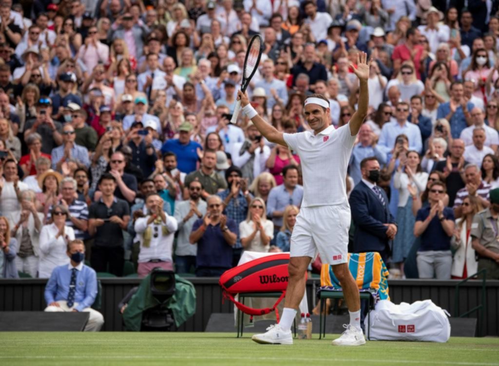 Un Federer inoxidable bate récords en Wimbledon