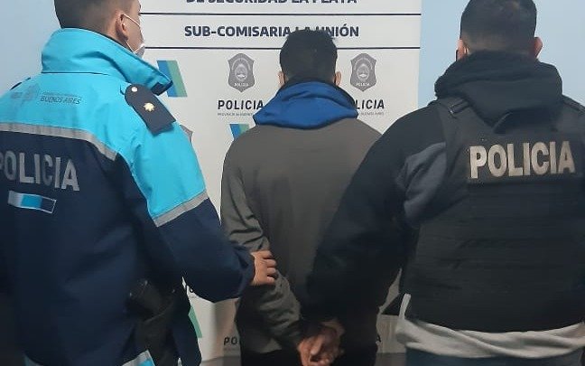 Cayeron dos ladrones que amenazaron con armas a un chico de 14 años