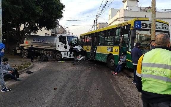 Fuerte choque deja 15 heridos
