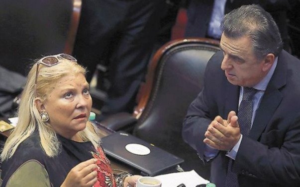 Duras críticas de la oposición al DNU que modifica la ley actual de vacunas