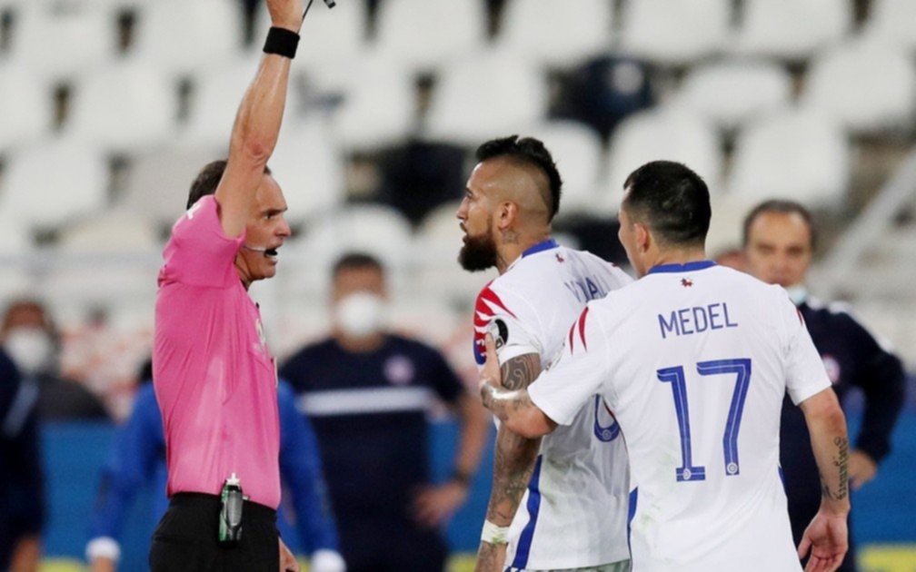Vidal durísimo con Loustau: "Se necesitaba un árbitro con pantalones que no quiera ser el payasito"