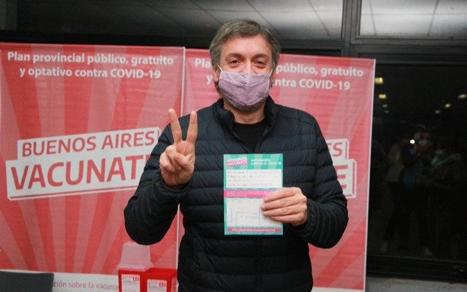 Máximo Kirchner se vacunó contra el Covid-19 en el estadio Ciudad de La Plata