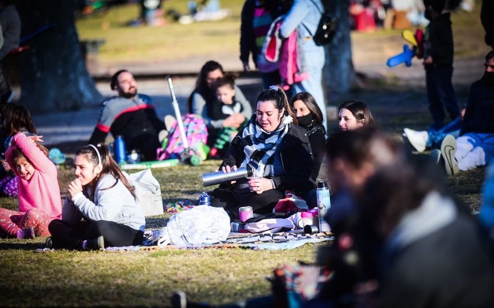 Los platenses aprovecharon el sol del sábado y coparon los espacios verdes de la Ciudad