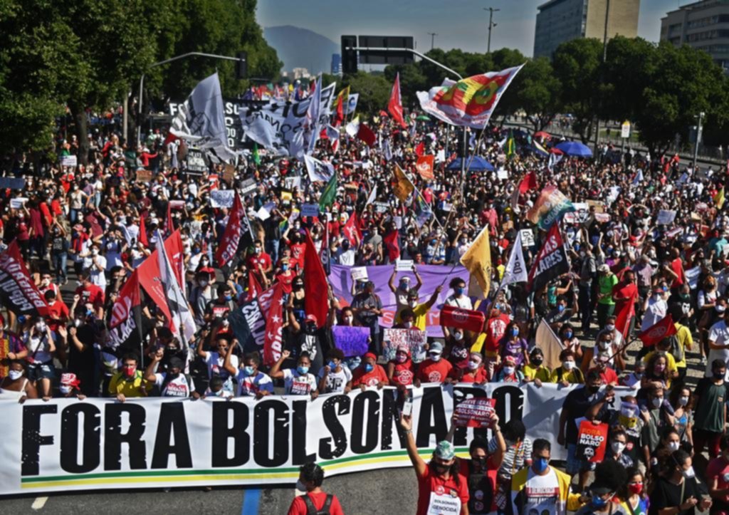 Multitudinarias protestas al grito de “fuera Bolsonaro”