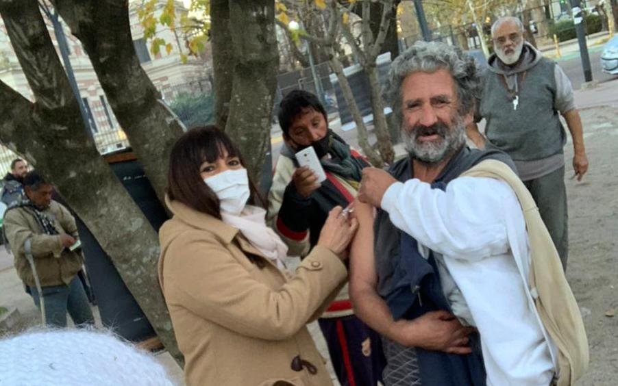 Ayudan a 120 personas que viven en la calle y necesitan recursos