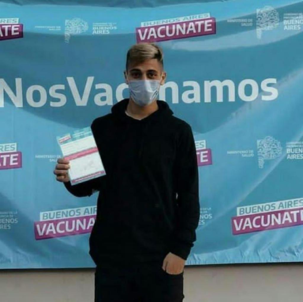 Tras el amistoso, Apaolaza recibió la primera dosis de la vacuna