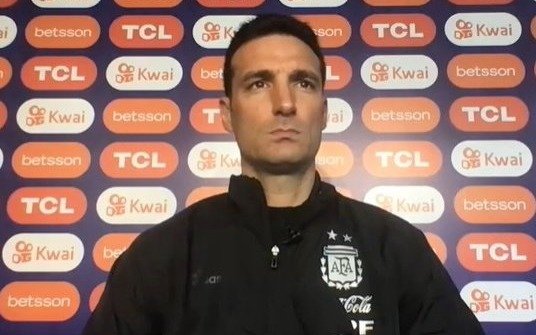 El halago de Scaloni a Messi: "Estamos hablando del mejor jugador de todos los tiempos"