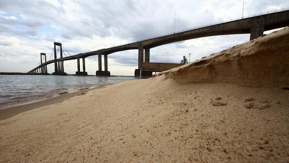 La bajante del Paraná dejó a la vista un antiguo puerto