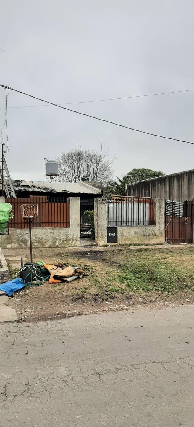 Vecinos de la casa en la que murieron un hombre y su hijo temen ocupación inminente