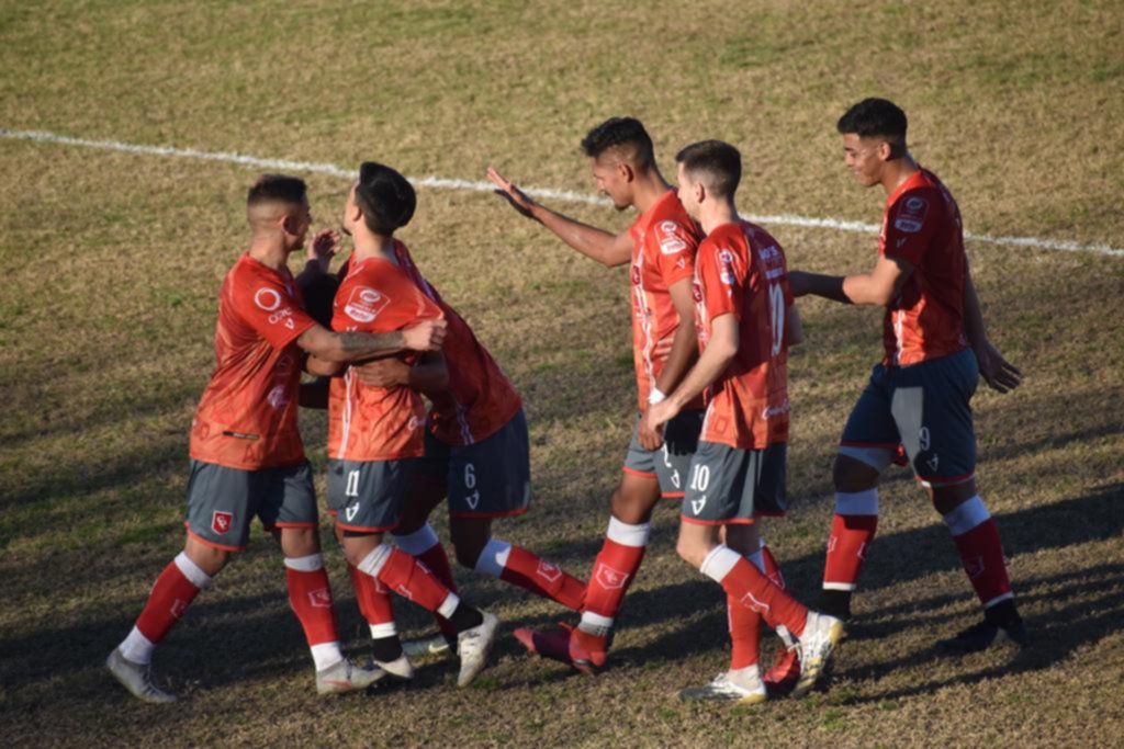 Cambaceres aplastó a Central Ballester con goles y un fútbol de alto vuelo