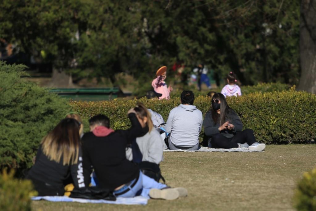 El domingo soleado llevó a los vecinos a copar los espacios públicos