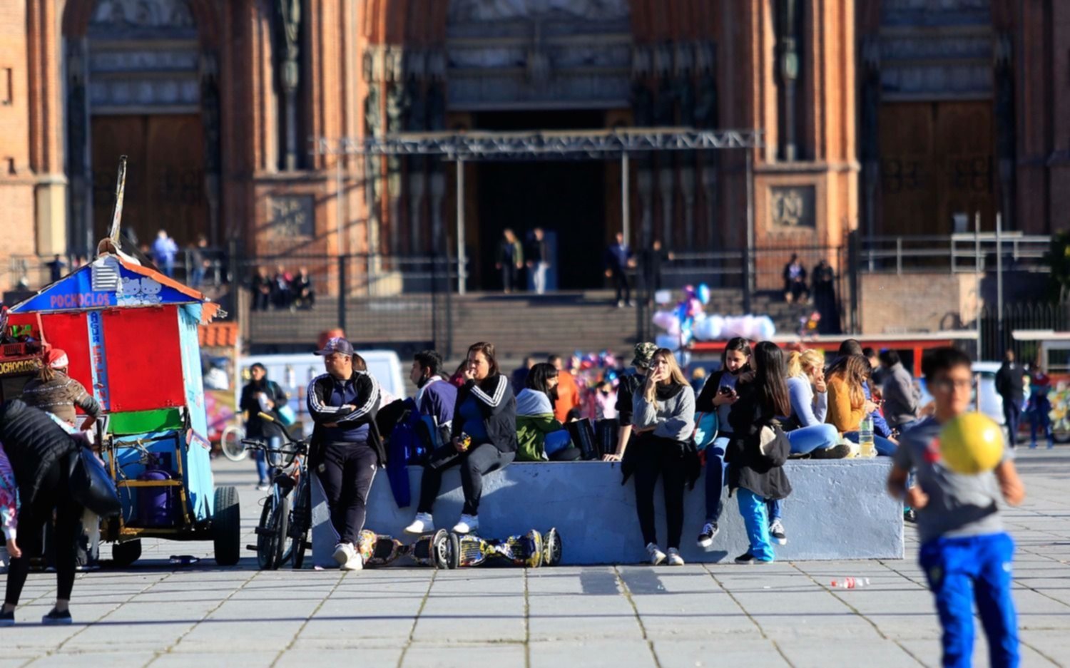 La Provincia afirma que los contagios caen y pide a la población "sana y joven" que se vacune