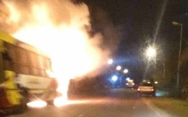 Se incendió un micro de la 202 en Berisso, pero iba sin pasajeros