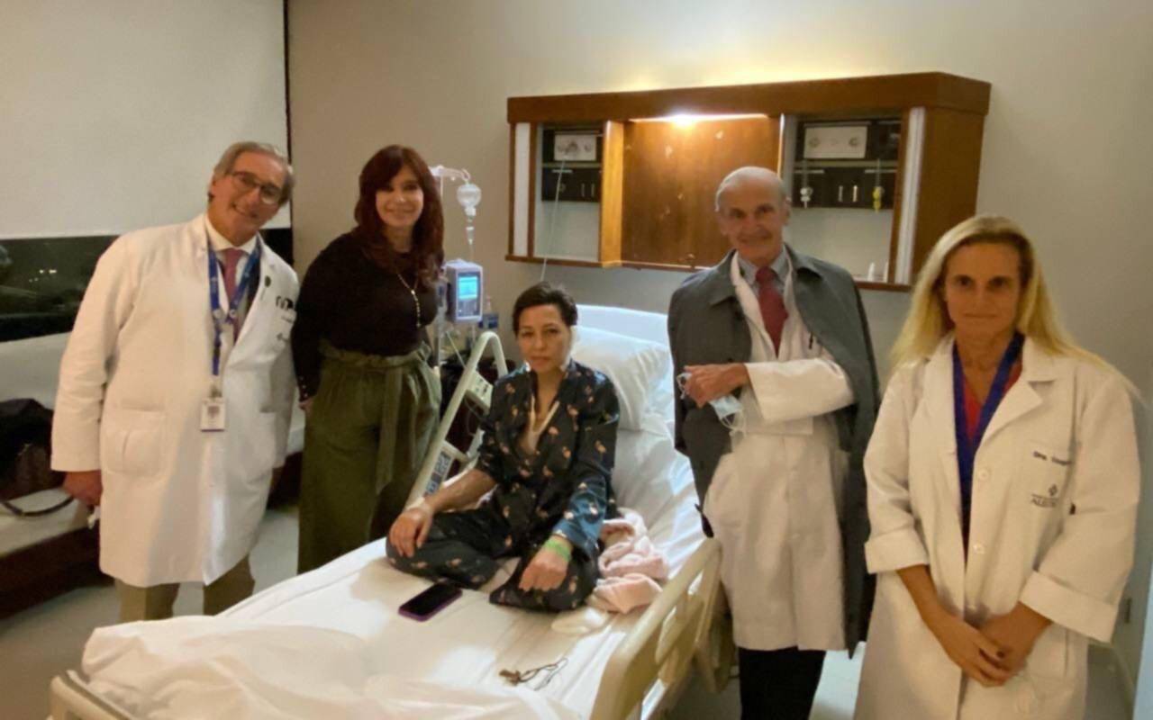 Mayra Mendoza se operó en el Hospital Austral y recibió a Cristina Kirchner antes que le dieran el alta