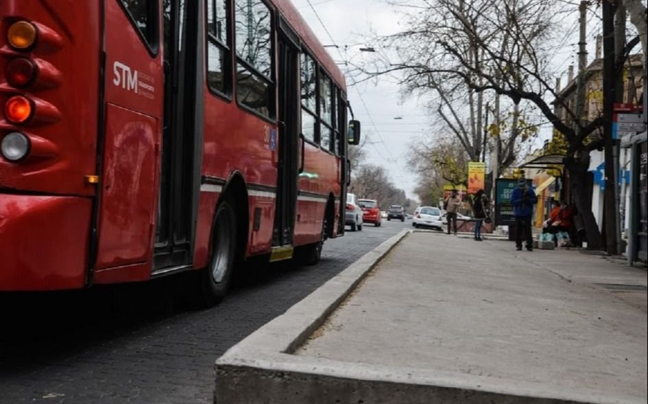 Con botón antipánico y puertos USB: las nuevas paradas de micros en CABA