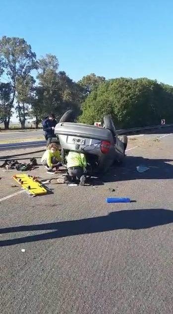 Tres policías heridas por un despiste y vuelco en la ruta 2