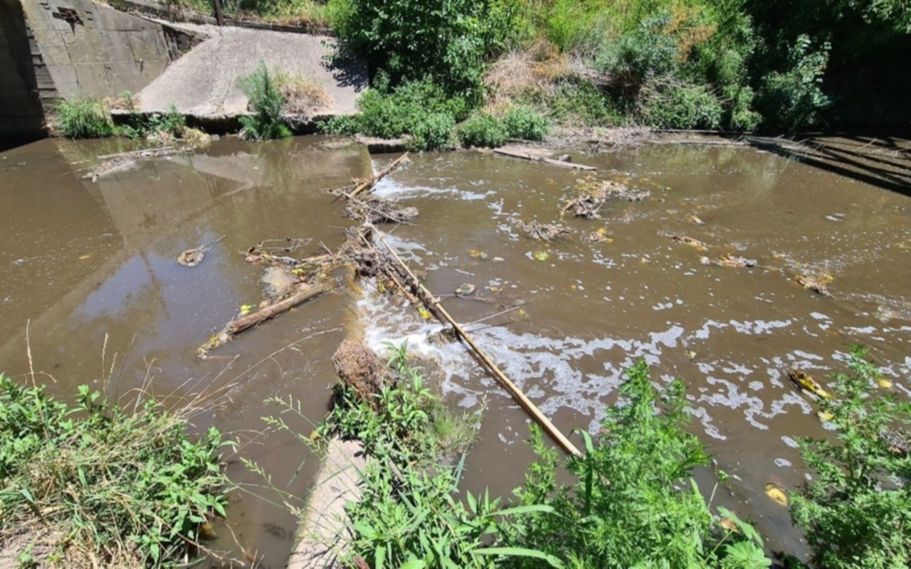 Anunciaron nueva movilización vecinal en City Bell por la polución del arroyo Rodríguez