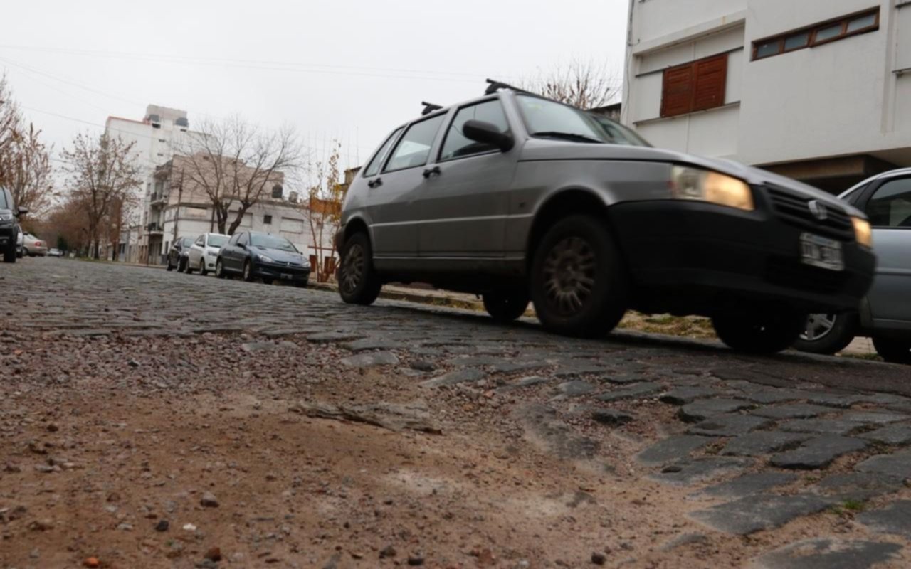 Un verdadero "cráter" se formó en el pavimento de 65 entre 6 y 7