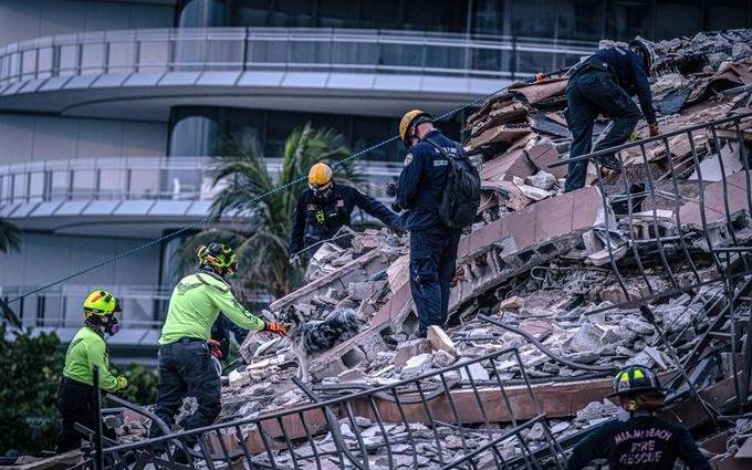Encuentran otros cuatro cuerpos y suman 36 las víctimas por el derrumbe