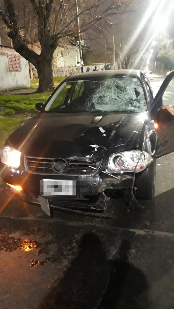 De madrugada, en un choque en Villa Elvira, otra tragedia vial