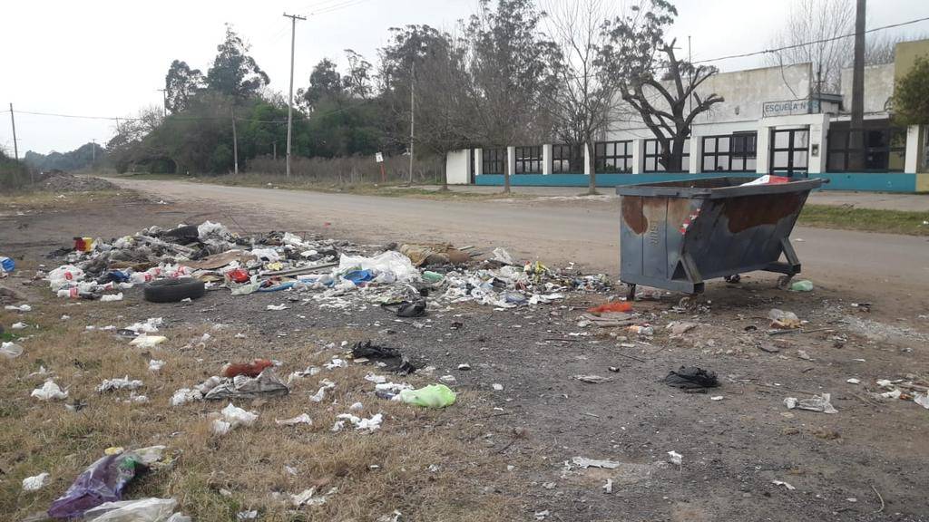 Batería de reclamos en la Secundaria 51, de Arana