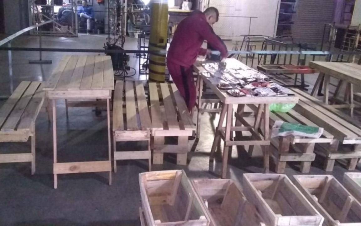 Cárcel de Florencio Varela: donaron mesas, sillas y bancos para un Comedor de Lomas de Zamora 