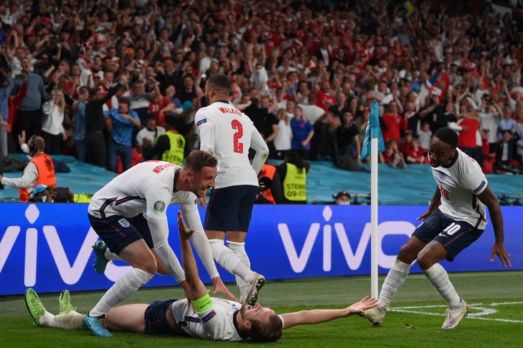 Inglaterra, con un polémico penal, accedió por primera vez a la final de la Eurocopa