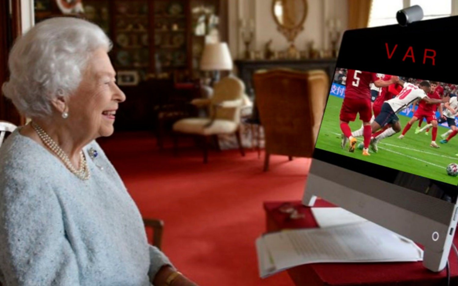 Para los memes la Reina de Inglaterra era la encargada de manejar el VAR
