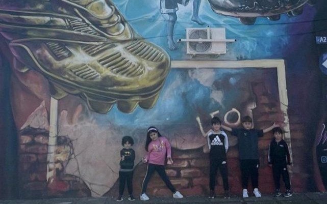 El mural que le dedicaron en Rosario a Lio Messi y una visita muy comentada