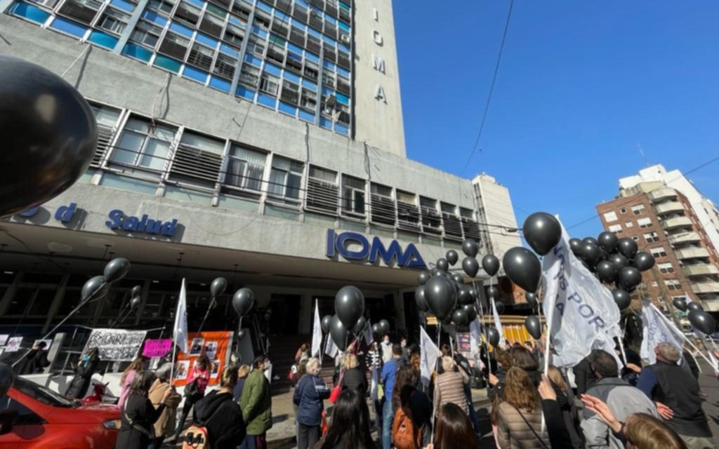 Indignación de acompañantes terapéuticos con IOMA: "No cobramos desde hace más de un año"