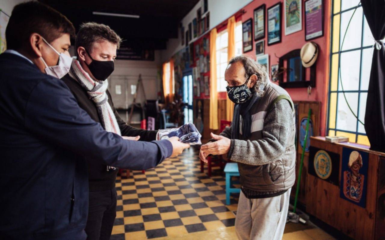 "Nos seguimos cuidando": barbijos para 700 comercios e instituciones de la Región