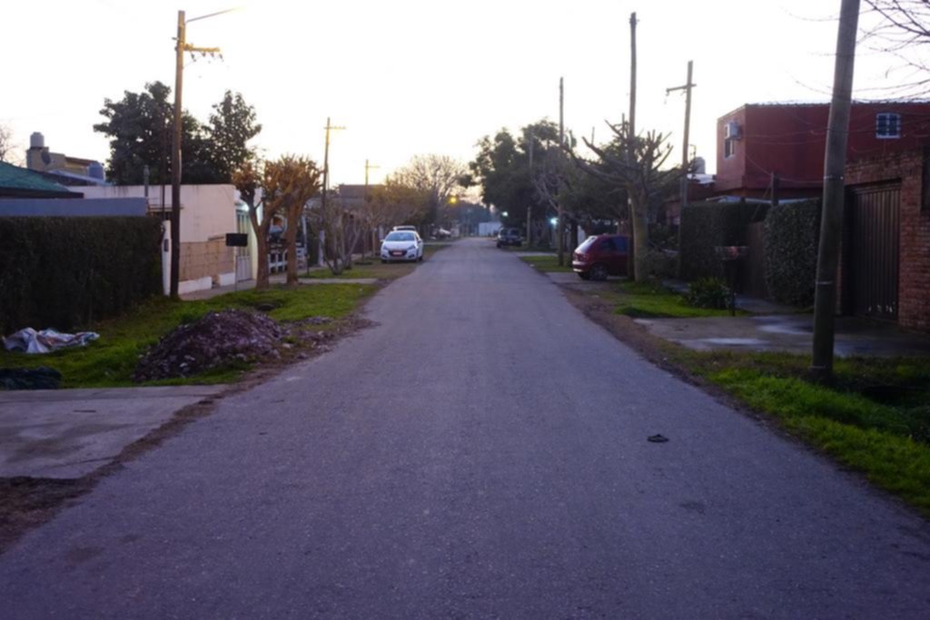 Una policía dejaba a su hijo en la casa de la niñera y quedaron a merced de 4 encapuchados