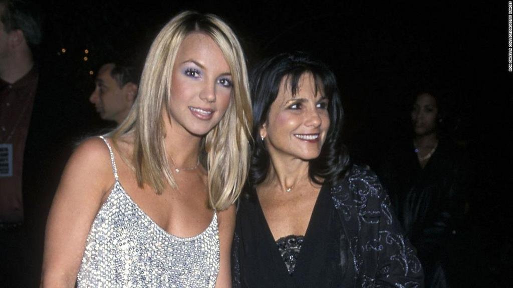 La madre de Britney empuja para que pueda elegir abogado