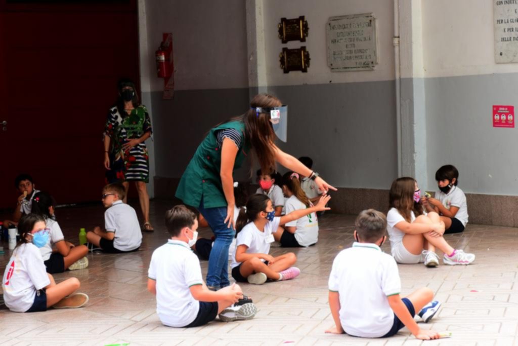 Ya analizan ampliar las horas de presencialidad escolar