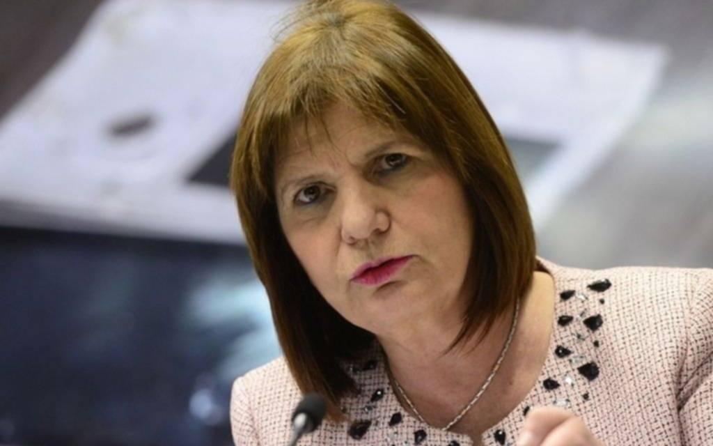 Bullrich: "Nunca pasó por mis manos pedido alguno de material para la FFAA Boliviana"