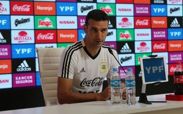 Scaloni: “Messi seguirá siendo el mejor, gane o no”
