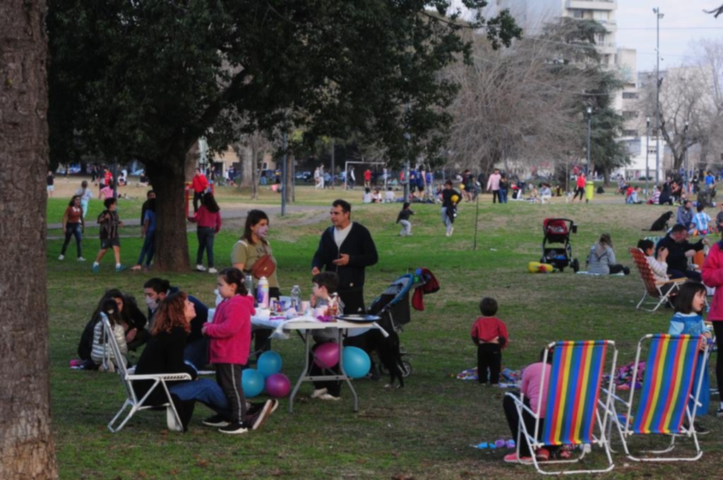 El feriado en La Plata, entre mensajes patrios y parques llenos de visitantes
