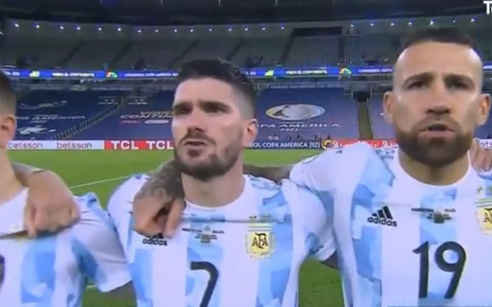 ¡Con gloria morir! Los jugadores argentinos gritaron con fuerza otra vez el himno