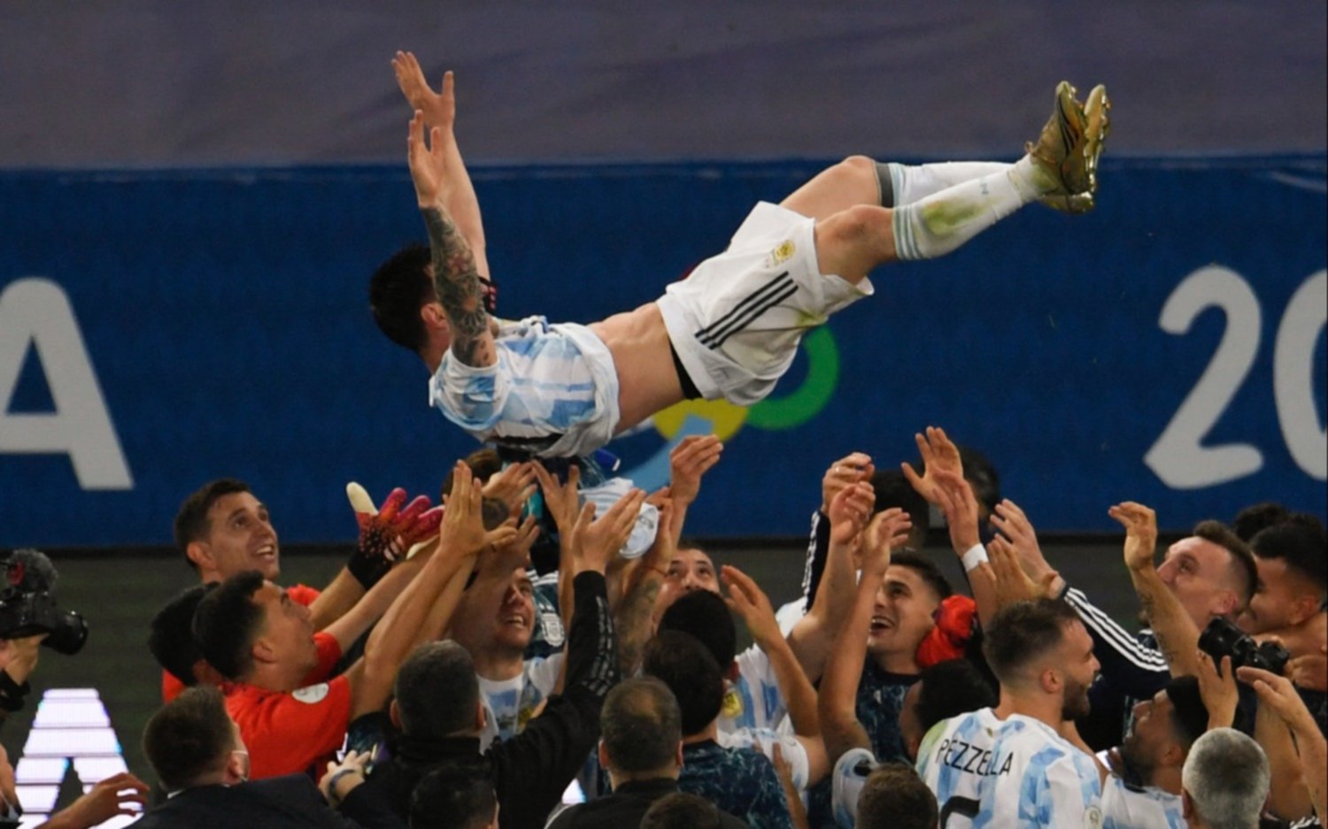 Lionel Messi se sacó  la maldición y pudo gritar campeón  con Argentina