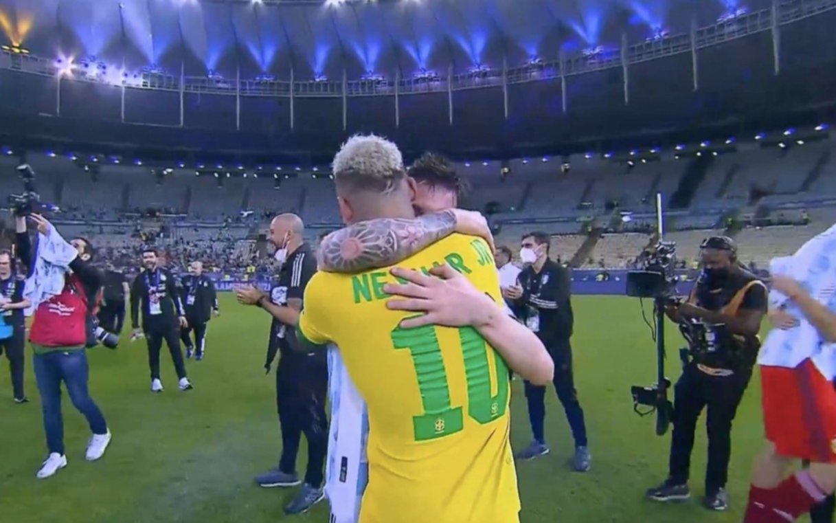 VIDEO .- Neymar, del llanto desconsolado al abrazo con su amigo Messi