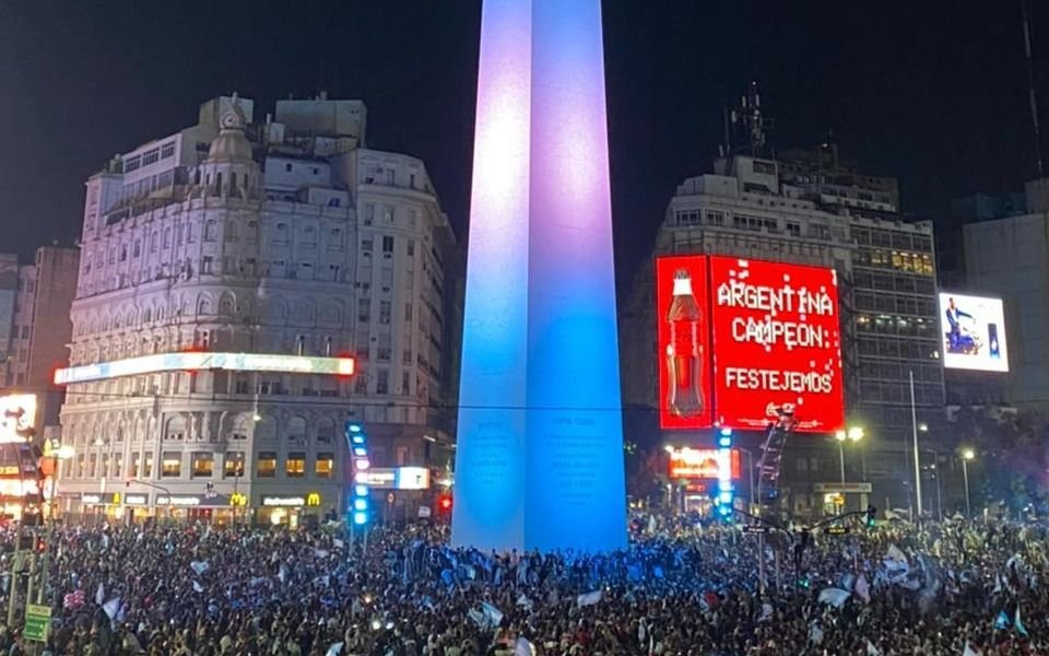 Explota el Obelisco: una multitud salió a festejar en la 9 de Julio